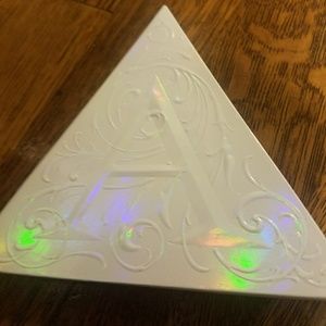 Kat Von D highlighter palette